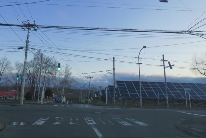 webnews今朝の北見/交差点から奥が無加川の右岸堤防