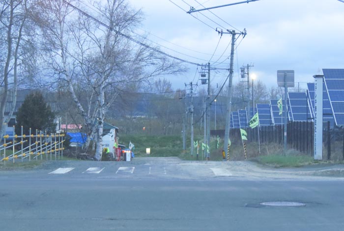 webnews今朝の北見/交差点から奥が無加川の右岸堤防