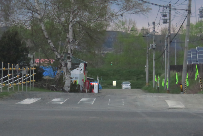 webnews今朝の北見/交差点から奥が無加川の右岸堤防