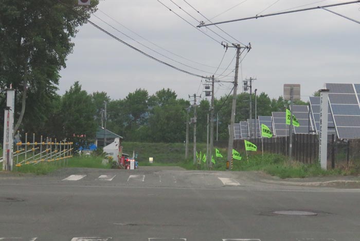 webnews今朝の北見/交差点から奥が無加川の右岸堤防