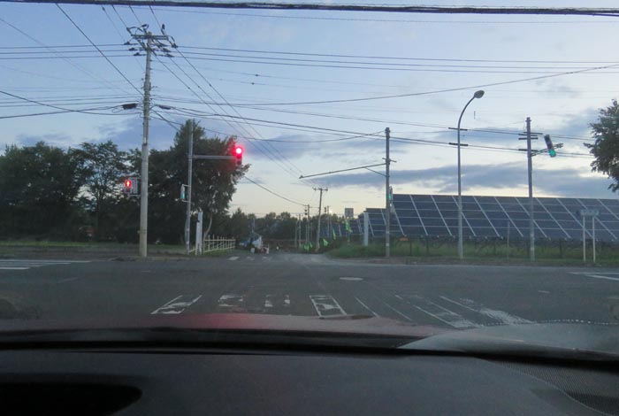 webnews今朝の北見/交差点から奥が無加川の右岸堤防
