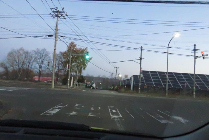 webnews今朝の北見/交差点から奥が無加川の右岸堤防