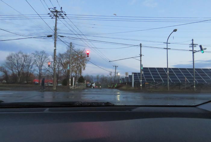 webnews今朝の北見/交差点から奥が無加川の右岸堤防