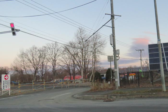 webnews今朝の北見/交差点から奥が無加川の右岸堤防