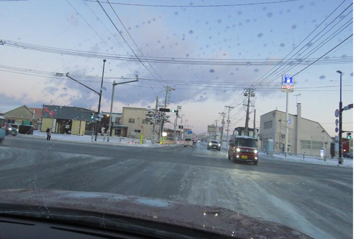 webnews今朝の北見/交差点から奥は常呂方面