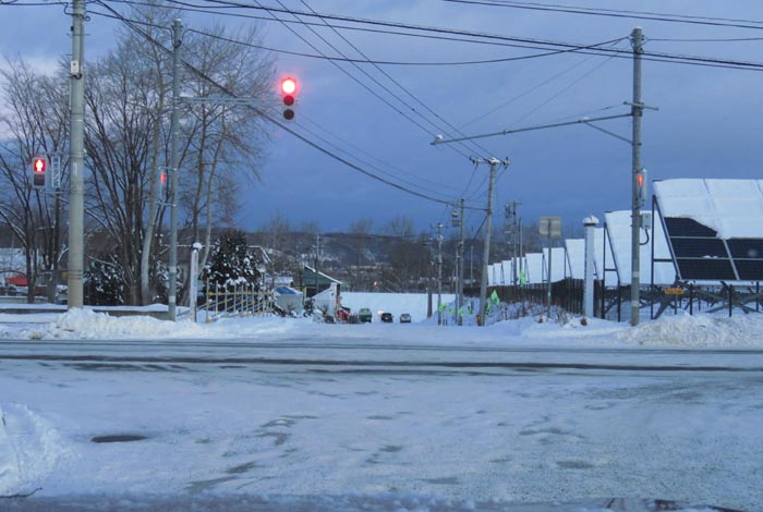 webnews今朝の北見/交差点から奥が無加川の右岸堤防