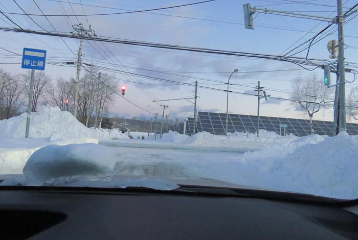webnews今朝の北見/交差点から奥が無加川の右岸堤防