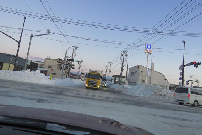 webnews今朝の北見/交差点から奥は常呂方面