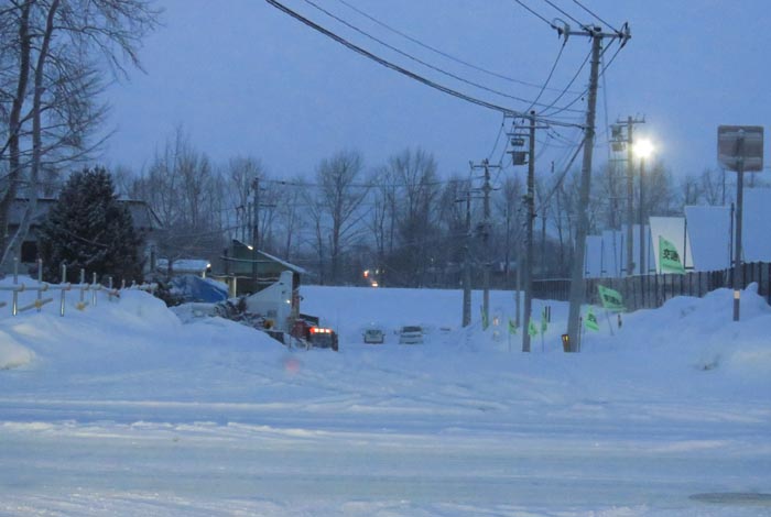 webnews今朝の北見/交差点から奥が無加川の右岸堤防