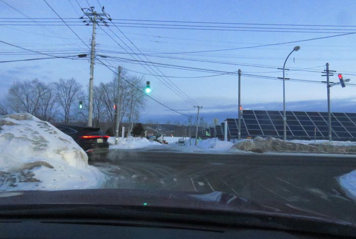 webnews今朝の北見/交差点から奥が無加川の右岸堤防