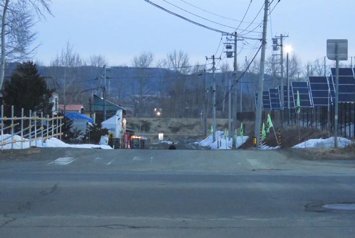 webnews今朝の北見/交差点から奥が無加川の右岸堤防