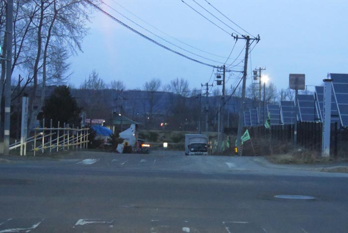 webnews今朝の北見/交差点から奥が無加川の右岸堤防