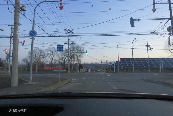 webnews今朝の北見/交差点から奥が無加川の右岸堤防