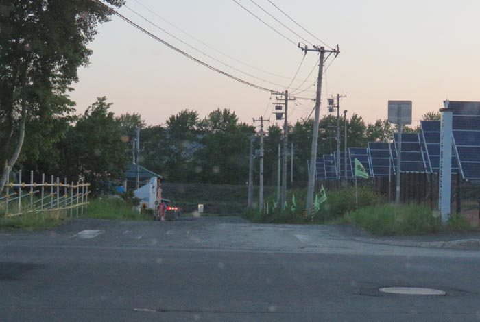 webnews今朝の北見/交差点から奥が無加川の右岸堤防